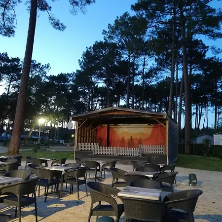 Mh 007 Elite 3 Dont Parentale Et 2 Salles De Bain Sur Magnifique Parcelle Dans 4 étoiles Camping Saint-Julien-en-Born