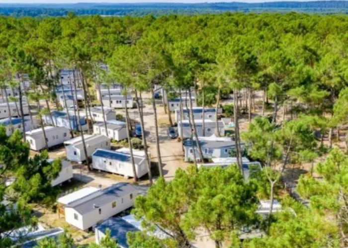 مكان تخييم Mh 007 Elite 3 Dont Parentale Et 2 Salles De Bain Sur Magnifique Parcelle Dans 4 Etoiles سان جوليان-أون-بورن