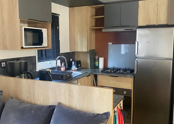 مكان تخييم Mh 007 Elite 3 Dont Parentale Et 2 Salles De Bain Sur Magnifique Parcelle Dans 4 Etoiles سان جوليان-أون-بورن