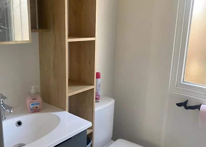 مكان تخييم Mh 007 Elite 3 Dont Parentale Et 2 Salles De Bain Sur Magnifique Parcelle Dans 4 Etoiles سان جوليان-أون-بورن